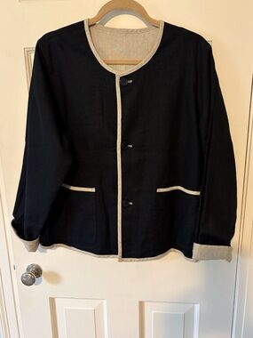 Classic Black reverse to tan Contrast-Trim Women's Jacket